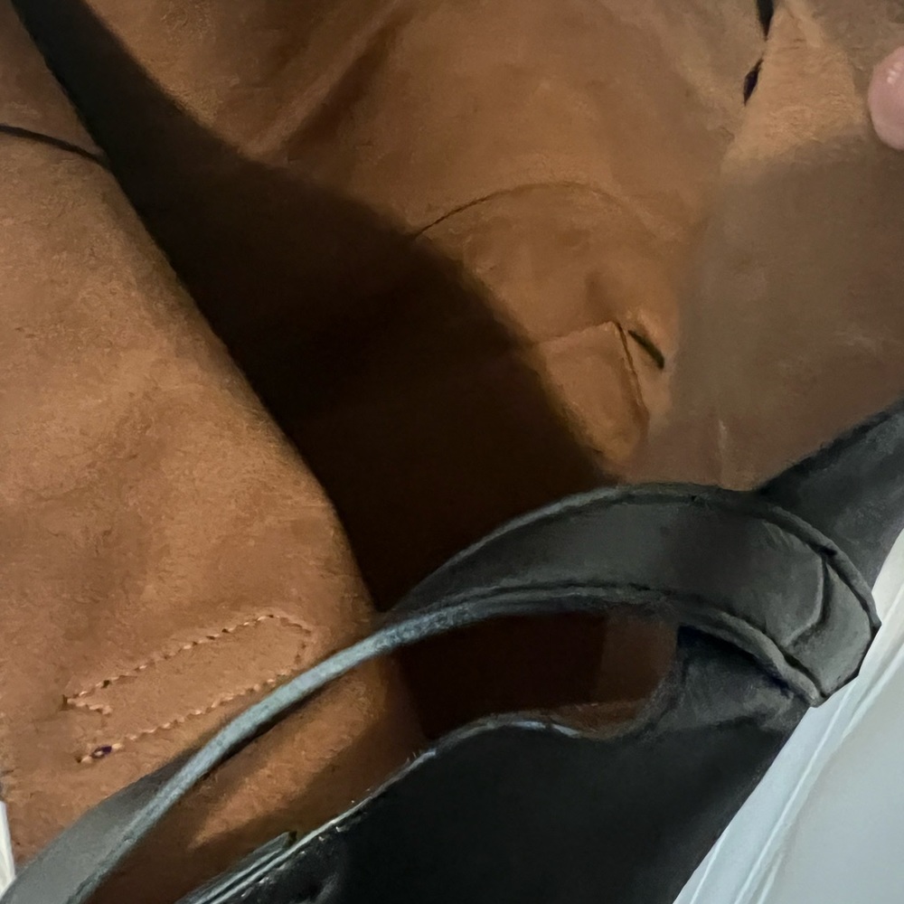 Authentic Leather tote - Picture 2 of 3
